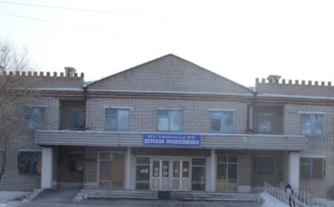 В Райчихинске реставрируют детскую поликлинику по нацпроекту