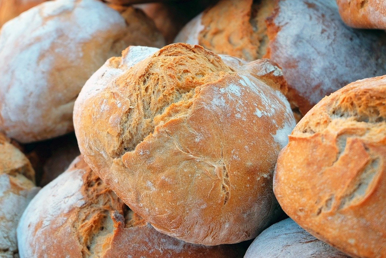 Кабмин выделил 4,5 млрд рублей для сдерживания цен на муку и хлеб