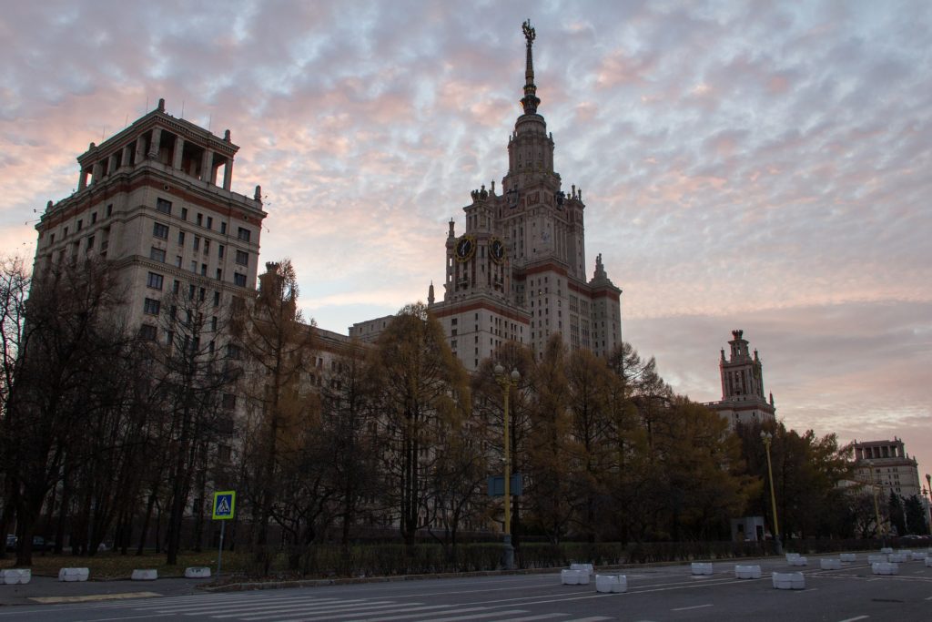 МГУ в 2021 году планирует принять на 400 иностранных студентов больше