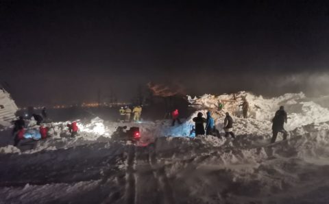СК возбудил уголовное дело из-за схода лавины в Норильске