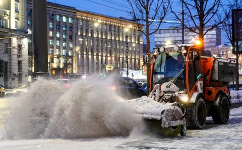 Москвичей предупредили о метели, гололедице и снегопаде