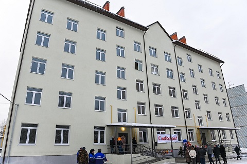 В Калужской области 60 сирот получили ключи от нового жилья