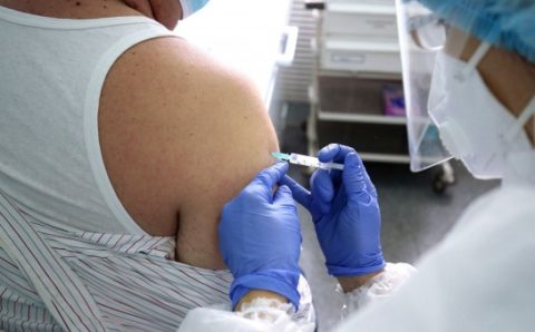 Работников сферы услуг Тульской области обязали вакцинироваться от ковида