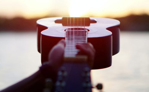 «Сенсаций.нет» знакомят читателей с гитаристами-инструменталистами