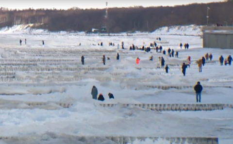 Балтийское море в районе Калининграда покрылось толстым слоем льда