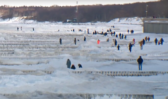 Балтийское море в районе Калининграда покрылось толстым слоем льда