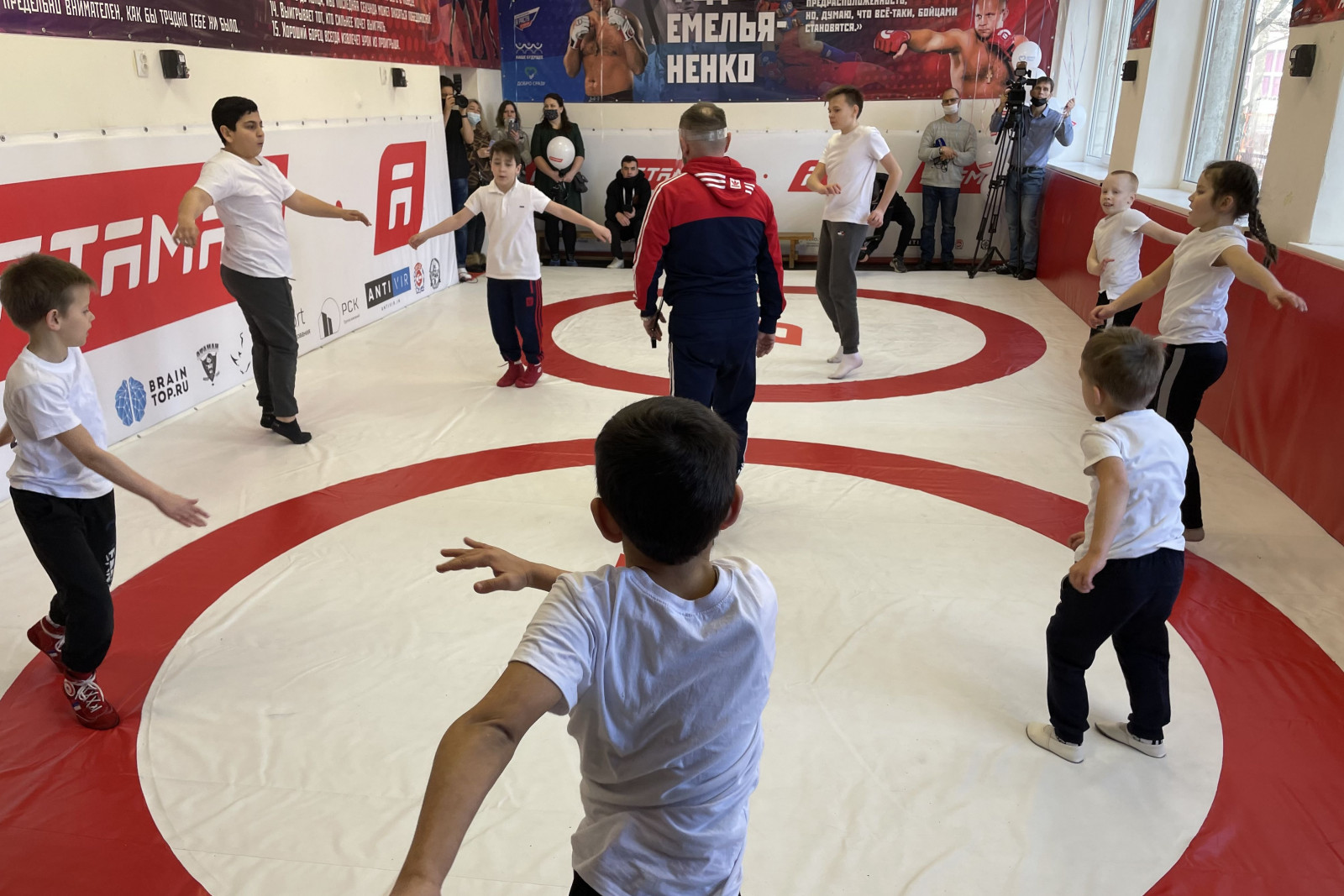 В Звереве открыли бесплатную спортивную школу единоборств
