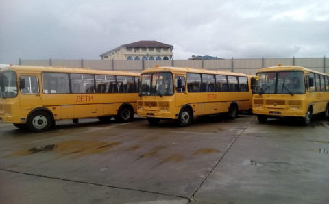Школьный автопарк Сочи пополнили семь новых автобусов
