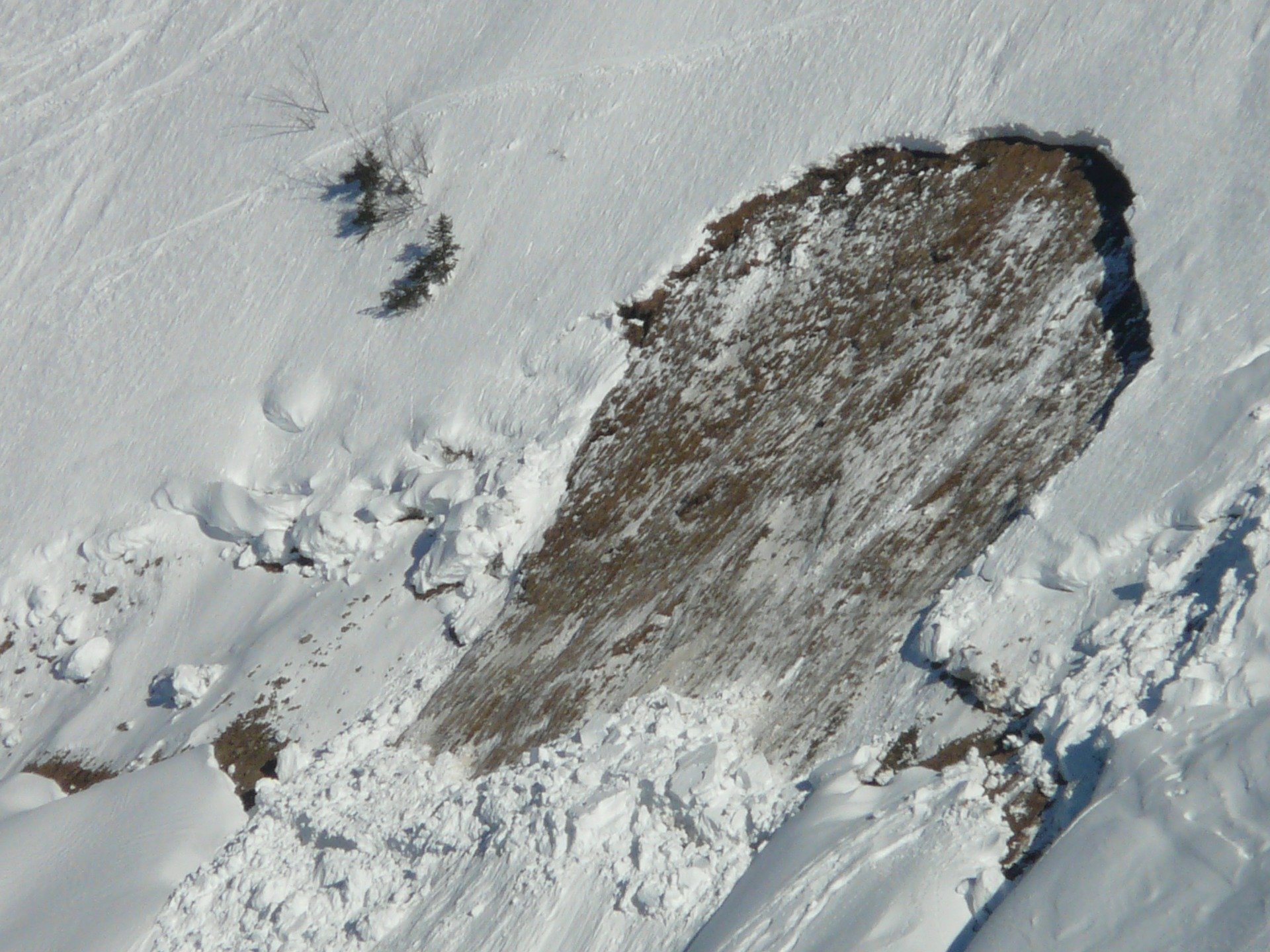 Жителей Камчатки снова предупредили об угрозе схода лавин