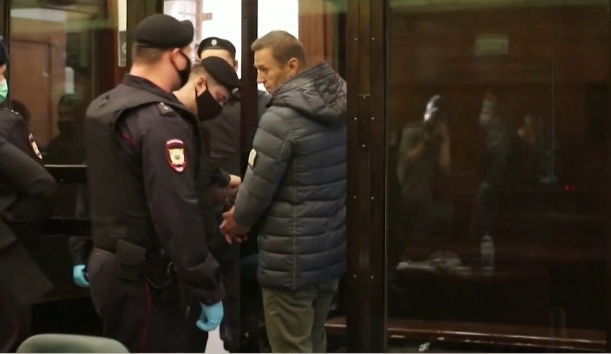 Суд вынес приговор Навальному по делу «Ив Роше»