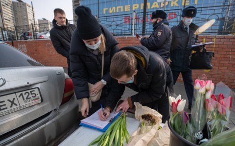 Во Владивостоке открыли «охоту» на незаконных торговцев цветами