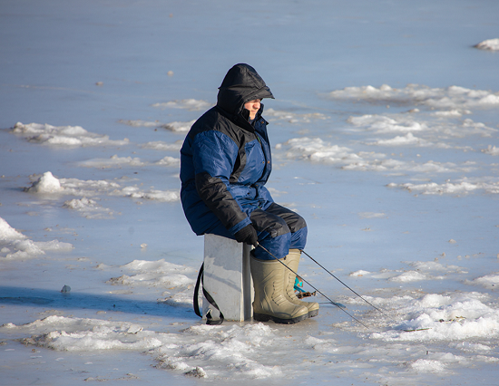 Жителей Владивостока попросили не выходить на лёд бухт и водоёмов