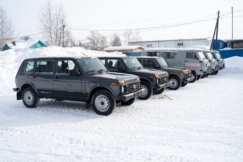 Районная больница Республики Коми получила новые санитарные автомобили