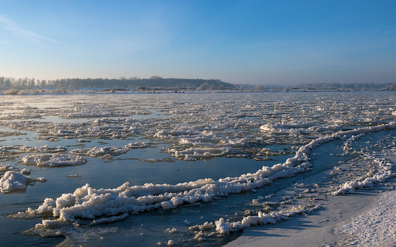 В Архангельской области начали закрывать ледовые переправы