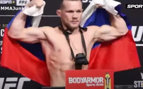 Петр Ян дисквалифицирован и лишен пояса UFC после боя со Стерлингом