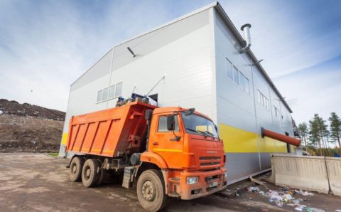 Петербуржцы вынуждены платить за некачественный вывоз мусора от НЭО больше Москвы