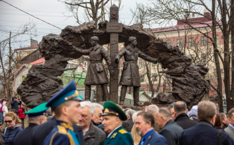 Во Владивостоке установили памятник героям-пограничникам