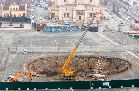 На центральной площади Владивостока строят «сухой» фонтан