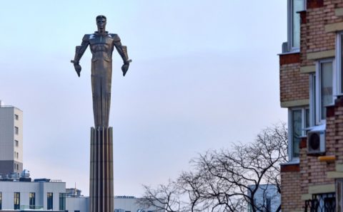 Титановый памятник Гагарину в Москве будет отреставрирован