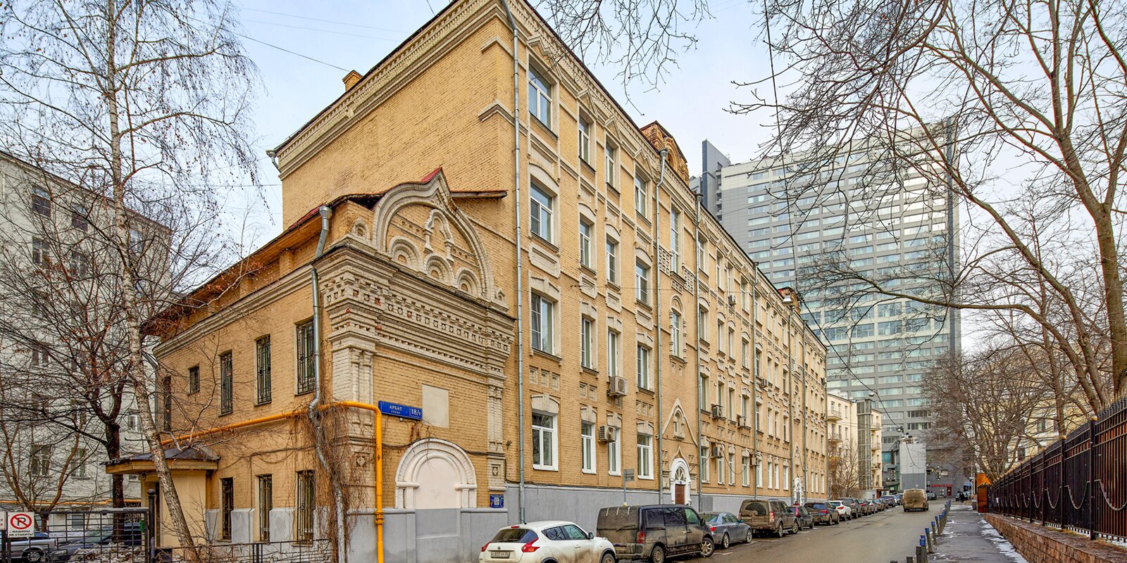 В Москве отремонтируют фасад четырехэтажного дома