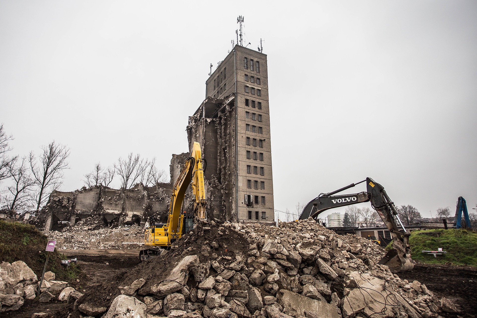 В Подмосковье ликвидировали более 260 недостроенных зданий