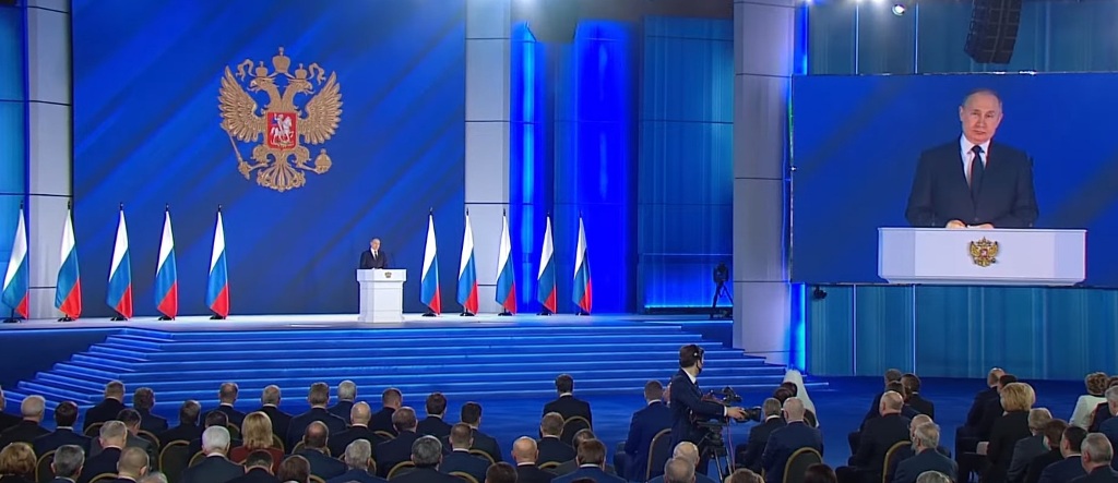 Президент РФ выступил с ежегодным посланием Федеральному собранию