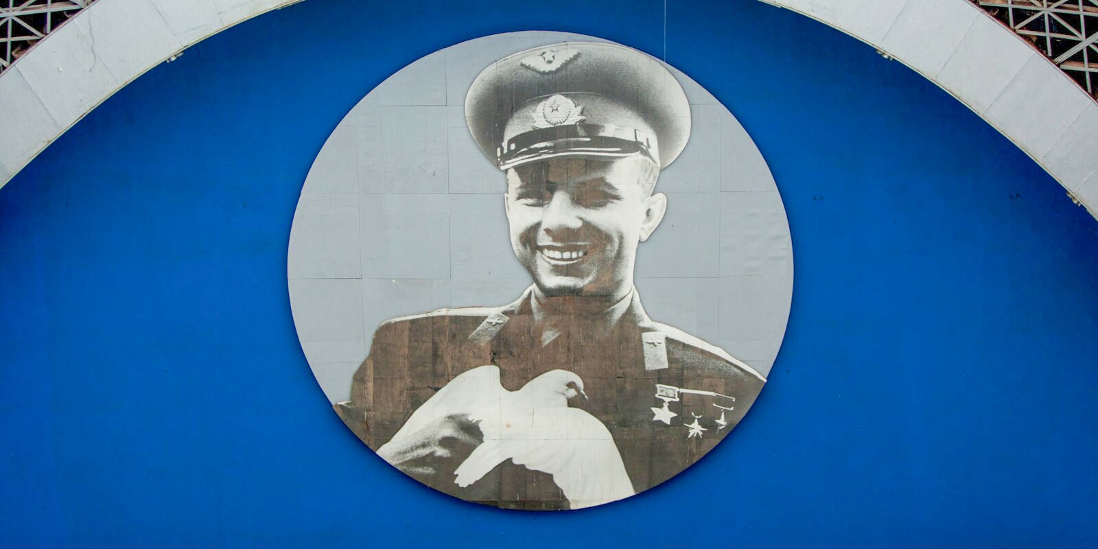 На ВДНХ вернули знаменитый фотопортрет Юрия Гагарина