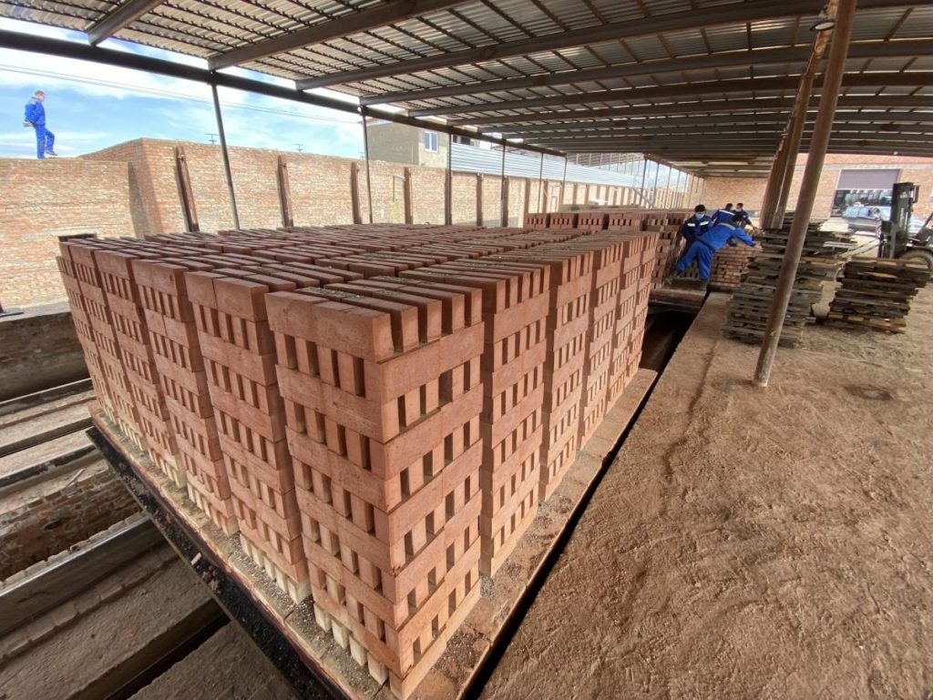 В Хакасии после модернизации начал работу кирпичный завод