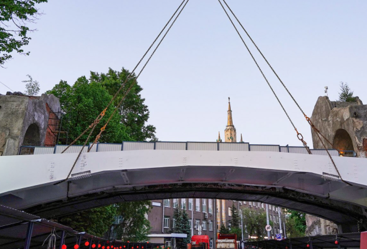 Мост в Московском зоопарке реконструируют до конца года