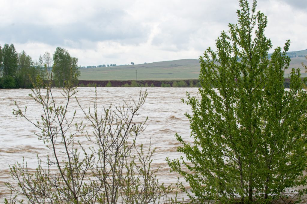 Глава Хакасии: вода в реке Абакан постепенно убывает