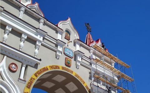 Ремонт Триумфальной арки в Благовещенске продлится до середины июня