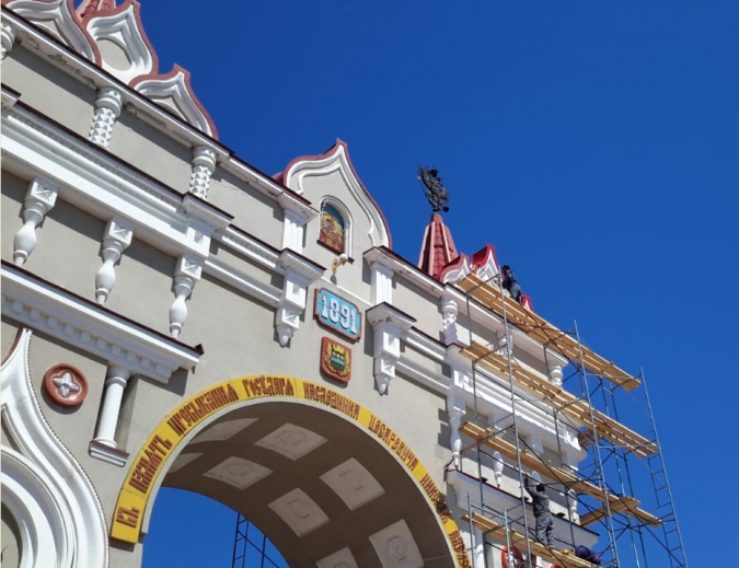 Ремонт Триумфальной арки в Благовещенске продлится до середины июня