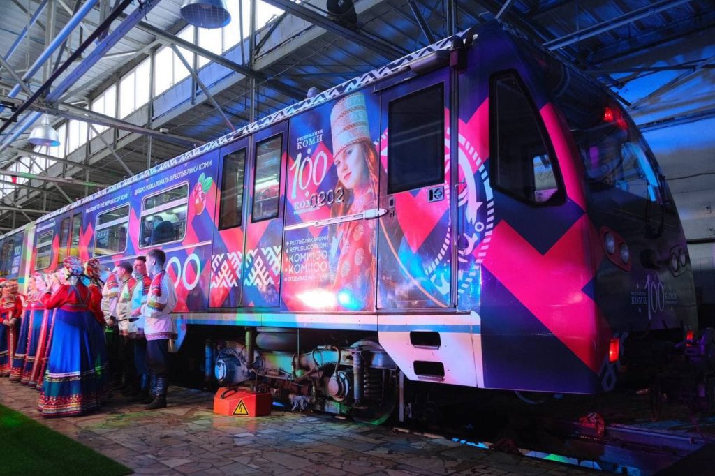 Тематический поезд к столетию Коми запустили в столичной подземке
