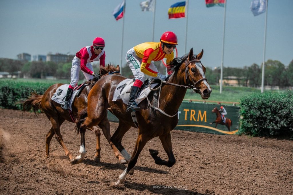 В Ростове на ипподроме открылся новый скаковой сезон