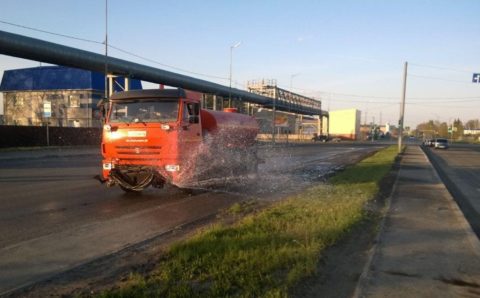 Газоны Кургана поливают из-за жары