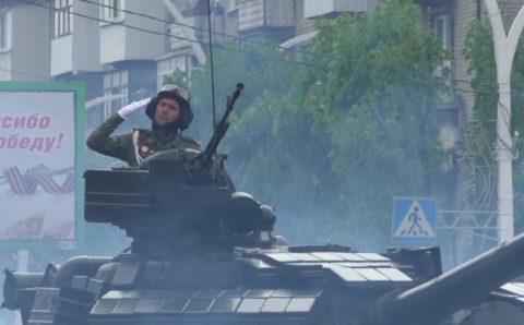 Парад Победы в Луганске. Тогда и сейчас
