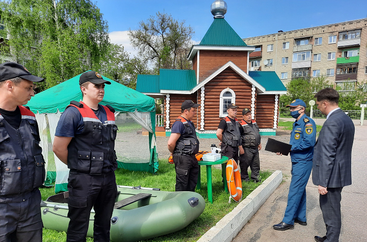 Водные спасатели в Костроме заступают на вахту раньше начала летнего сезона