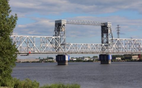 Железнодорожный мост в Архангельске перекроют на две недели