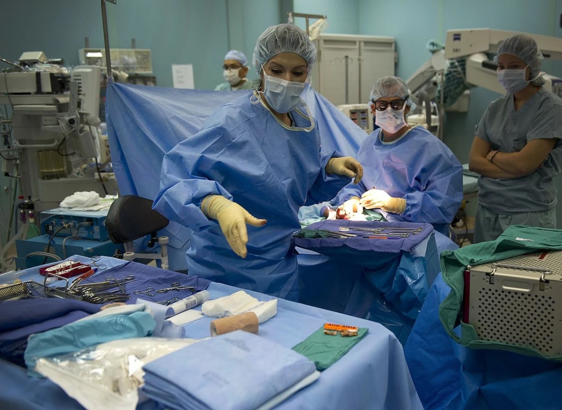 Свердловские врачи спасли пациентку с неизлечимой опухолью
