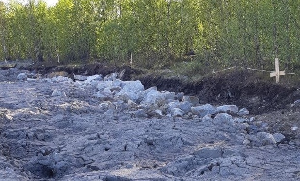 Мурманские чиновники выдали непролазную грязь за отремонтированную дорогу