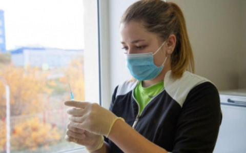 На Чукотке продлили выплаты пожилым за вакцинацию