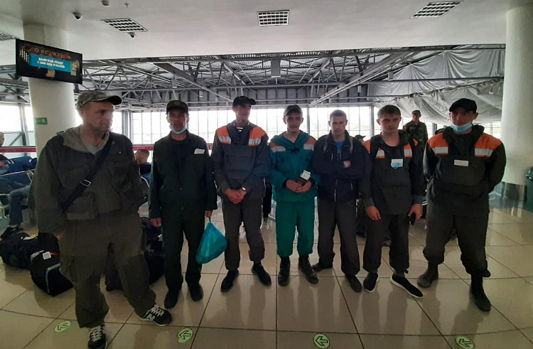 Приморские лесные пожарные вылетели в Якутию на помощь коллегам