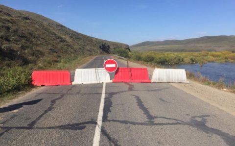 Паводок подтопил дороги в семи районах Забайкалья