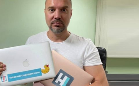Журналист Руслан Осташко выкупил на торгах ноутбуки ФБК