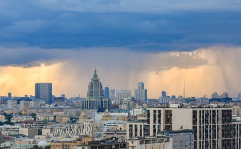 Москвичей предупредили о ливнях, грозах и граде