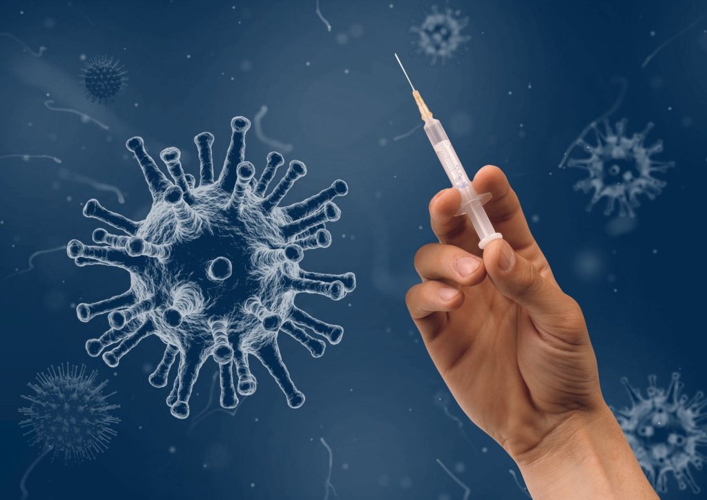 Власти Смоленской области вводят обязательную вакцинацию