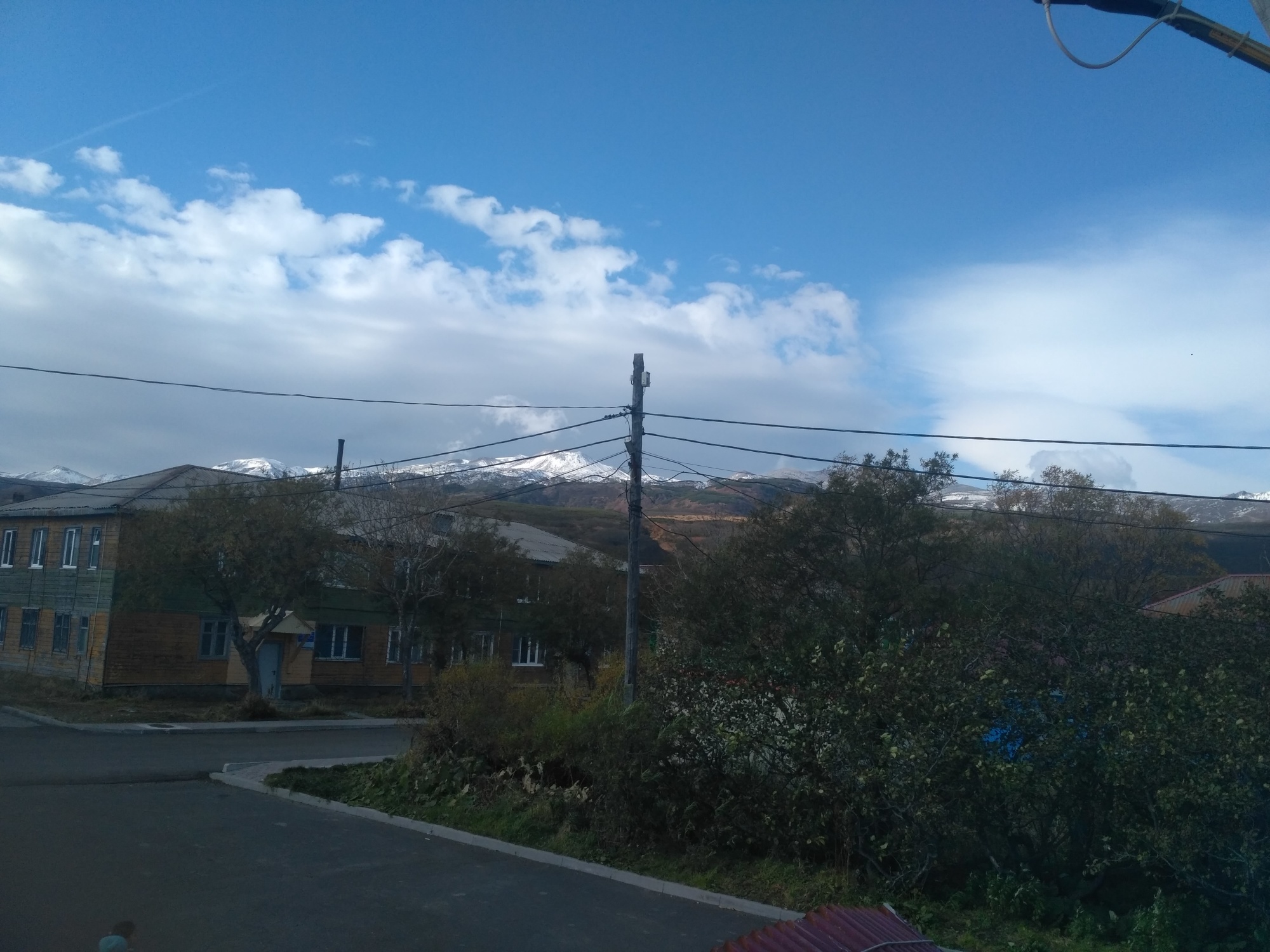 Вулкан Эбеко выбросил пепел на 2 км