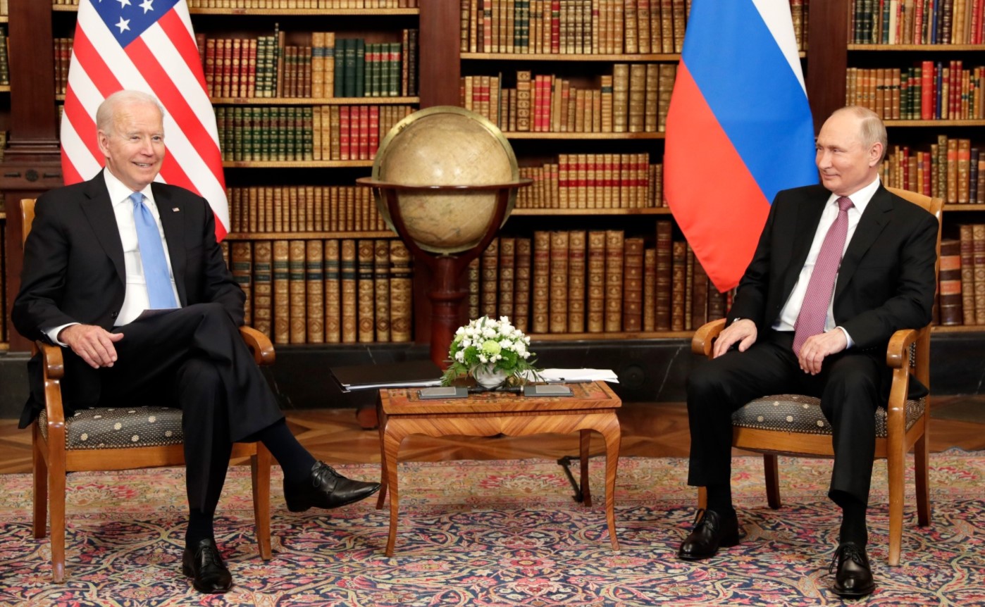 Ушаков: президент России не планирует встречаться с Байденом после переговоров с лидером КНР