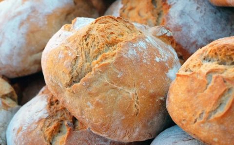 Власти Твери поддержат производителей хлеба и молока денежными субсидиями