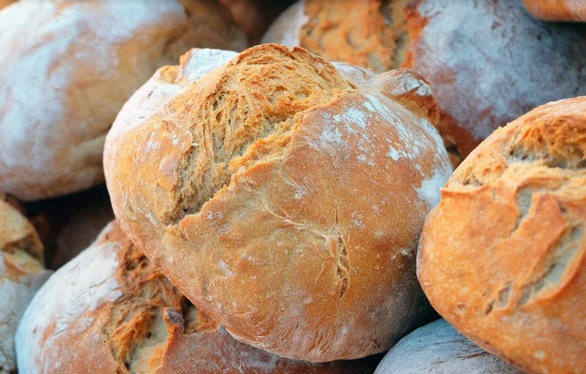 Власти Твери поддержат производителей хлеба и молока денежными субсидиями